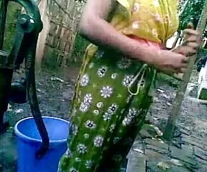 बस्टी पूलसाइड इंग्लिश सेक्सी पिक्चर फुल मूवी