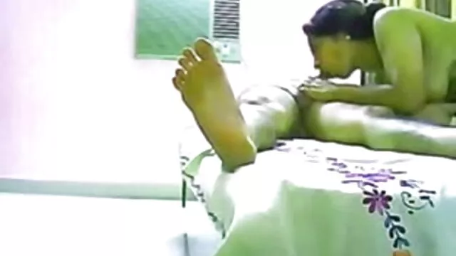 पत्नी गड़बड़, पति सेक्सी मूवी सेक्सी मूवी पिक्चर देखता है