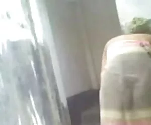 माता-पिता उसकी लड़की को गंदे हिंदी पिक्चर सेक्सी मूवी सेक्स के लिए बहकाते हैं