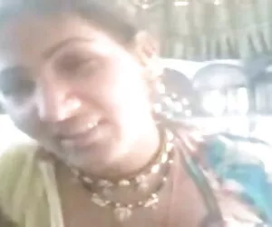 इस सेक्सी मूवी वीडियो पिक्चर लड़की पर अच्छा पैर और संपूर्ण शरीर