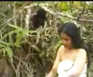 ब्रिटिश सावन गोल्ड एक गांठदार सेक्सी पिक्चर हिंदी फुल मूवी एफएमएम त्रिगुट में गड़बड़ हो जाता है