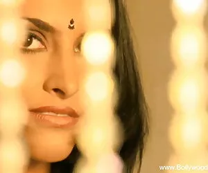 तबीथा वीडियो में सेक्सी पिक्चर मूवी स्टीवंस ने लोगों के दिमाग को उड़ा दिया