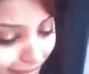 शॉर्ट स्कर्ट और सेक्सी पिक्चर फुल मूवी ओपन पोनी टेल। जॉय