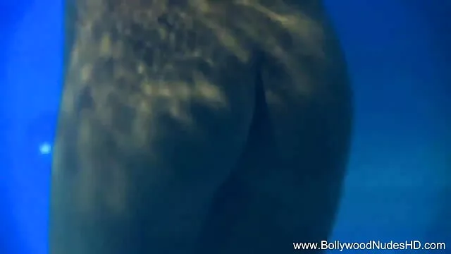 कमबख्त चश्मा - एक निर्माण स्थल न्यू सेक्सी मूवी पिक्चर पर गड़बड़