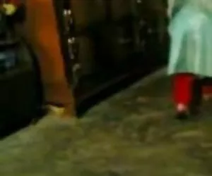 सोफे पर सेक्सी पिक्चर मूवी चाहिए बैठे