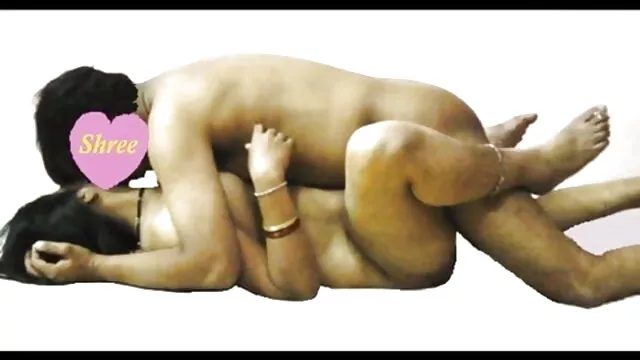 एक खिलौने हिंदी मूवी सेक्सी पिक्चर के साथ सुंदर लड़की