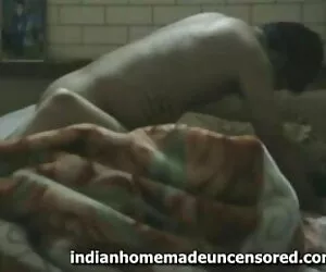 आबनूस लड़की मनुएला बिना लाइसेंस वाले गाइनो केंद्र का दौरा करती है सेक्सी पिक्चर मूवी हिंदी में