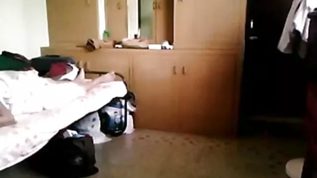 पत्नी ने सेक्सी मूवी ब्लू पिक्चर काले आदमी के साथ साझा किया