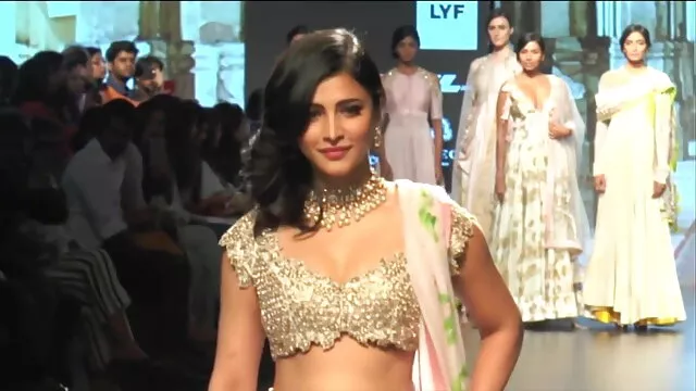 वामोस अ बस्सनोस सेक्सी पिक्चर मूवी !!!