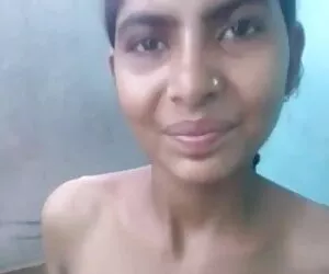 जोर्जिना स्पेल्विन इंग्लिश मूवी सेक्सी पिक्चर (1973) के अंदर