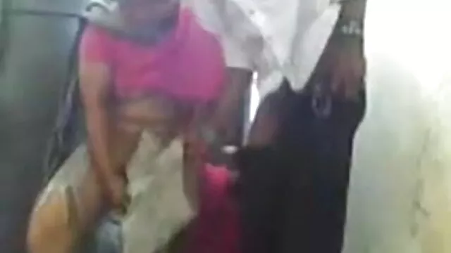 लेटेक्स में बक्सोम अदरक चमड़े के पट्टियों के साथ बंधे ब्लू मूवी सेक्सी पिक्चर